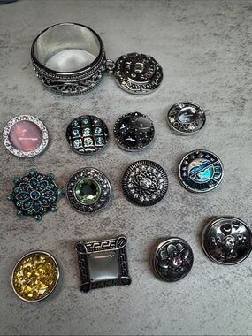 Scarf Clip and Lot of 12: 20mm Snap Button Jewelry Set with Multicolor Accents